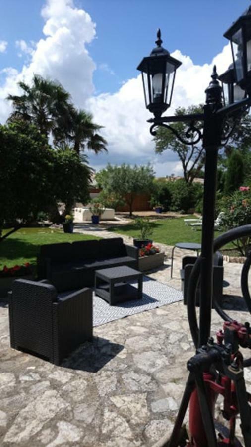 Au jardin d'Amphora Bed & Breakfast Ginestas Bagian luar foto
